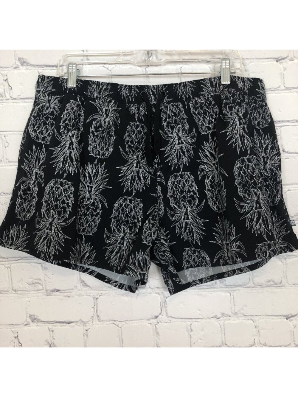 Lauren James River Shorts Size XL Black White Pineapple